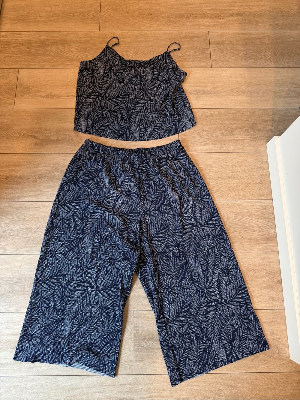 Women’s Navy Leaf-Print Flowy Two-Piece Set